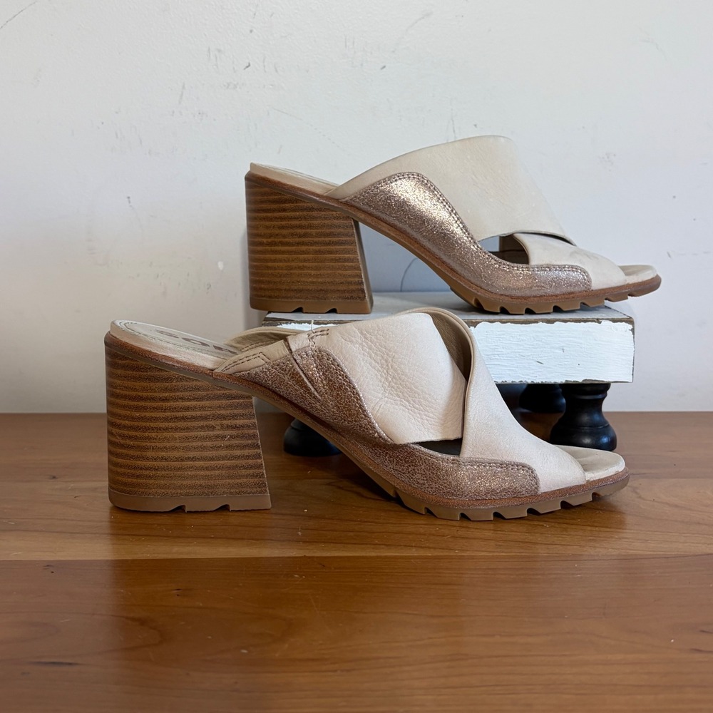 Sorel Joanie II Mule Tan Metallic Rose Gold Leather Block Heel Sandals NL3578